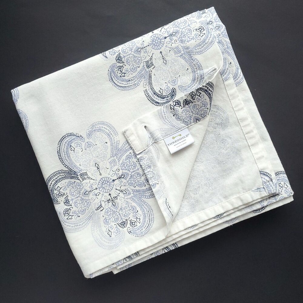 Threshold 100% Cotton Shower Curtain Cream Blue Floral Medallion 71 x 74 Approx - Picture 2 of 7